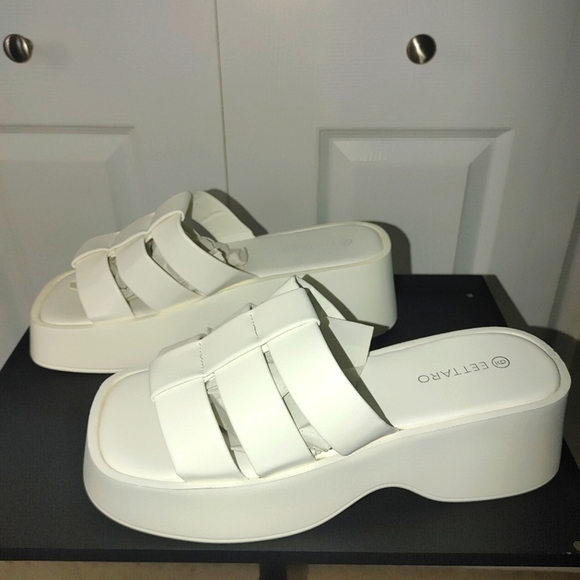 Effortless Style with White Platform Sandals Size 9 - Picture 1 of 8